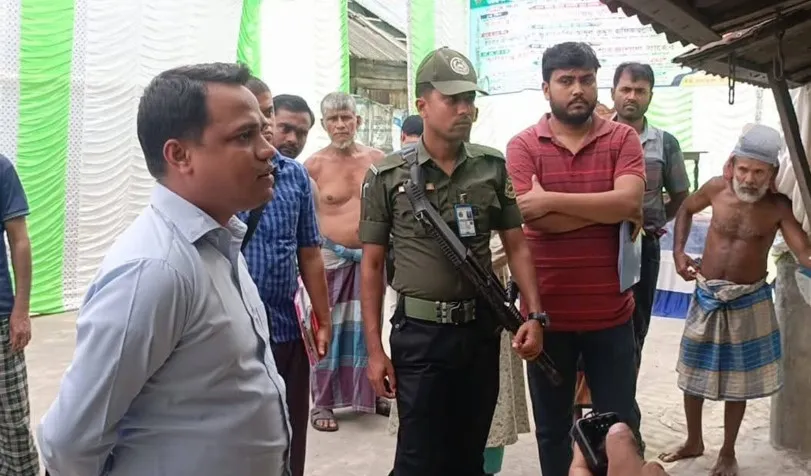 পিরোজপুরে ৩ হাজার কেজি জ্বালানি তেল জব্দ, ব্যবসায়ীকে জরিমানা